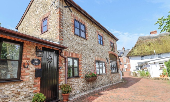 Colyton Cabaña | STABLE COTTAGE, romantic, character holiday cottage in Colyton