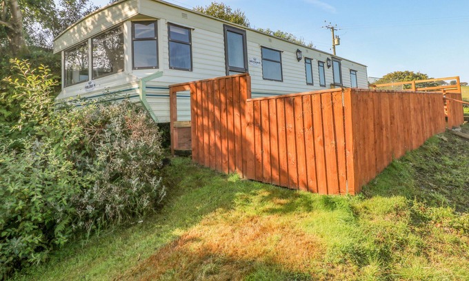 Crymych Casa | STABLE LODGE, pet friendly, with open fire in Crymych