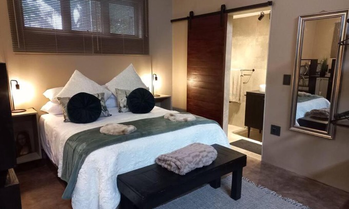 Hillcrest Apartamento | Stacey's Cornerstone Studio Apartment