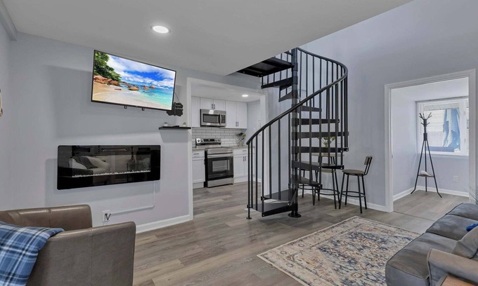 Buckeye Lake Casa | Stairway to Lake Views-1 Block from Lake