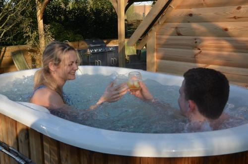 Stamford Otro | Stamford Meadows Glamping with Private Hot Tubs