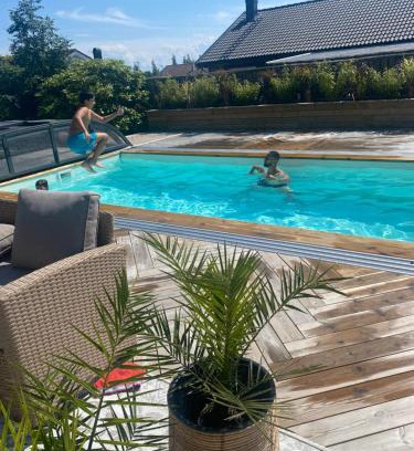 Halmstad Villa | Stan- och strandnära poolvilla.