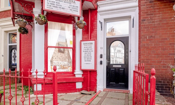 West Cliff Hotel | Standard King Bed, Ensuite