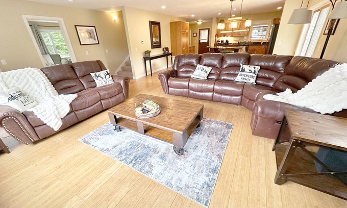 Bartlett Casa | Stanton Overlook Lodge @Attitash Sleeps 18