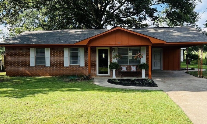 Ackerman Casa | Star Meadows - 3 Bedroom Beautiful Home near Starkville, MS