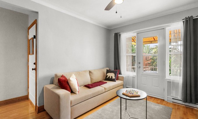 Rosemont-La Petite-Patrie Apartamento | Star Pop Art | Chic & vibrant 1 BR FREE PARKING