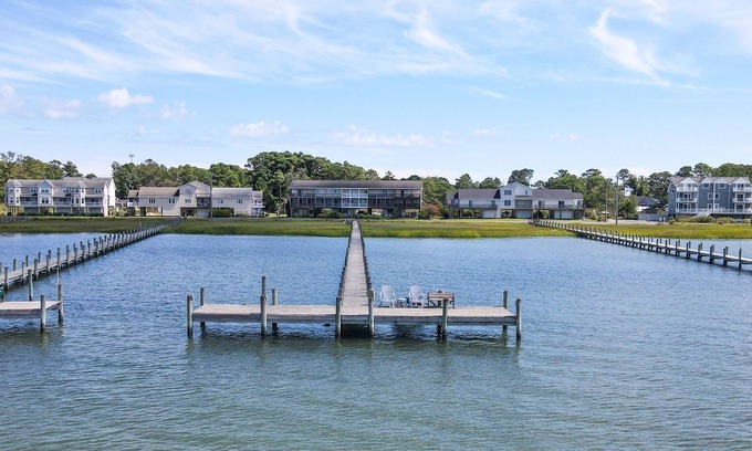 Chincoteague Casa | Starfish on the Channel - New waterfront townhome with golf cart!
