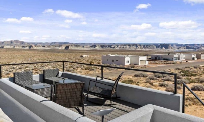 Greenehaven Casa | Stargazer - Rooftop Deck, Hot Tub and Telescope