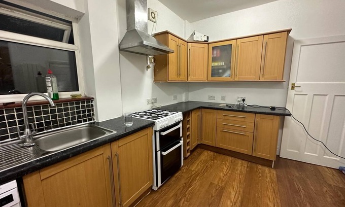 Fenham Casa | Starlettings 3 Bedroom Spacious House with Rare Garden and Parking