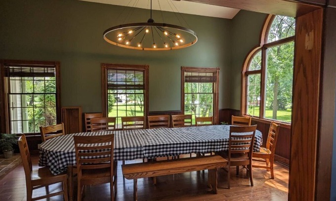 Curryville Casa | Starlit Oasis, HOT TUB, Fire Pit, Fireplace, XBOX