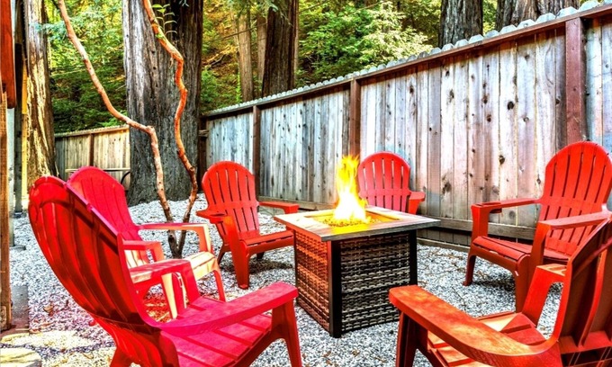 Forest Hills Casa | Starry Nights~Playful Family Haven! Walk to River! GmRm/Pup/WiFi/Yard