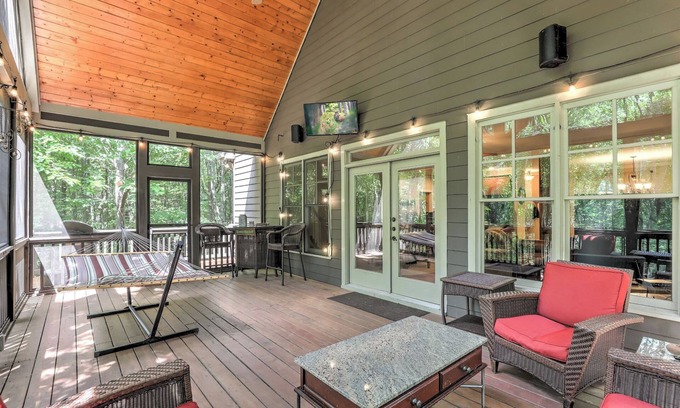 Big Canoe Casa | Stars Align Cottage - Relaxing Hot Tub, Home in Big Canoe + More!