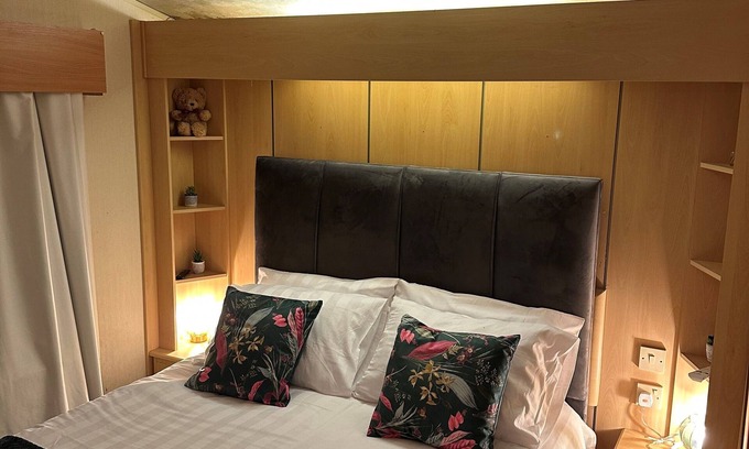 Turnchapel Casa | Static Caravan, Close to the Coastline With Jennycliff Beach a Short Walk Away