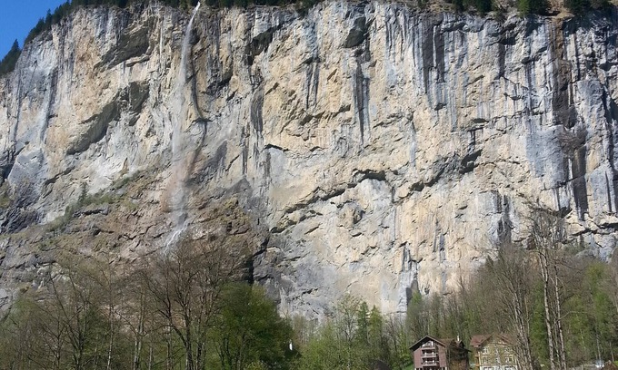 Lauterbrunnen Apartamento | Impresionante vista desde el balcón 1 Br max 4, autobús fácil, lavandería 24/7, parque subterráneo