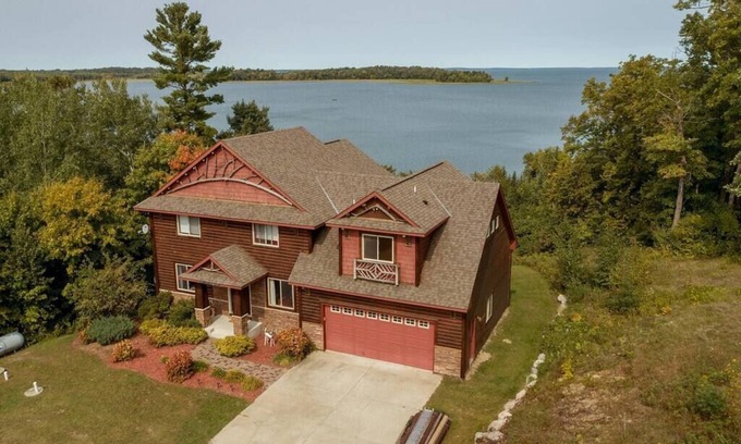 Walker Casa | Stay 3 for 2! Spacious Leech Lake Home on 2 Acres, Boat Lift, Swim