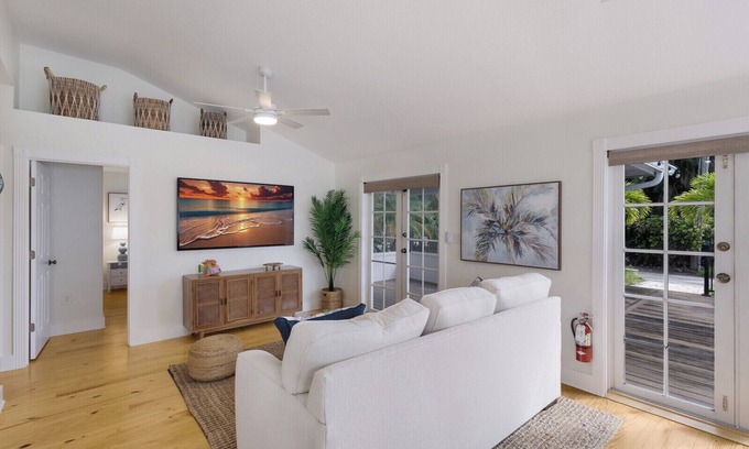 Bradenton Beach Cabaña | Stay at Pine Key- A Cozy Beach Cottage Retreat!