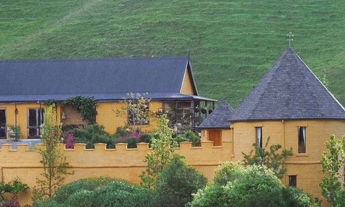 Upper Moutere Otro | Stay at your own castle! Unique venue, close to vineyards, art & National Parks