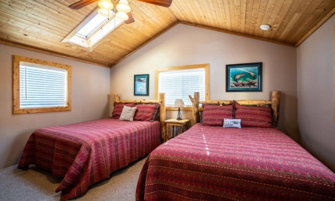 Pitkin Apartamento | Stay in a historical mountain town!