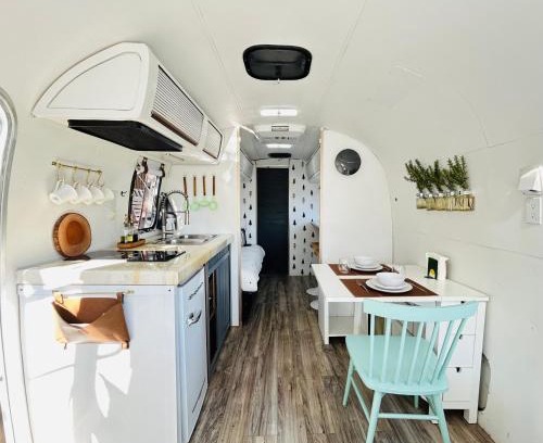 La Presa Otro | Stay in Style - Airstream & Views