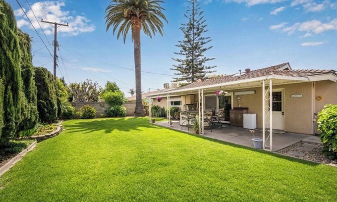 Midway City Casa | Stay in the heart of Orange County! Minute to Disneyland, Little Saigon