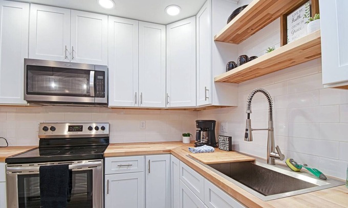 Champaign Casa | Stay Local STR: Peach Street