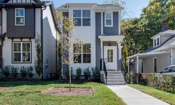 South Nashville Casa | Stay Nashville! Minutes to downtown Nashville! Fenced parking&yard.Pet friendly.