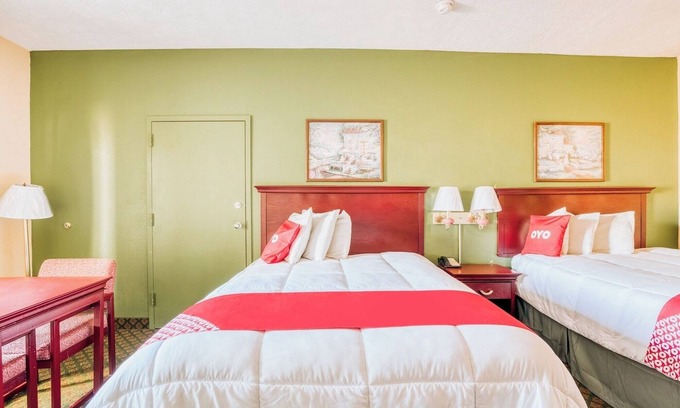 Grenada Hotel | Stay Near Grenada Eats: Pet-Friendly Room w/ Fridge + Free Parking