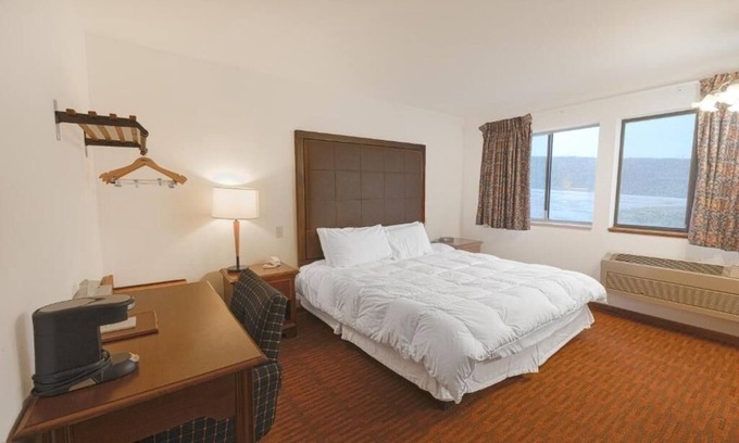 Harlan Hotel | Stay near Milk & Honey, Pets Welcome Room w/Parking On-Site