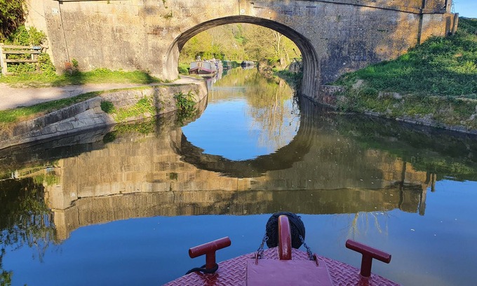 Bath Alquiler De Eote | Stay on a luxurious wide beam canal boat in the World heritage City of Bath.