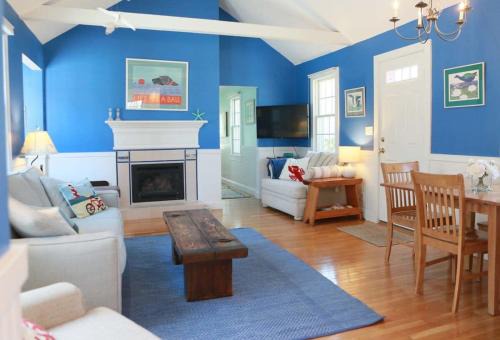 Hyannis Port Casa | Stay On The Cape Vacation Rentals: Walk To Beach Hyannisport Three Bedroom