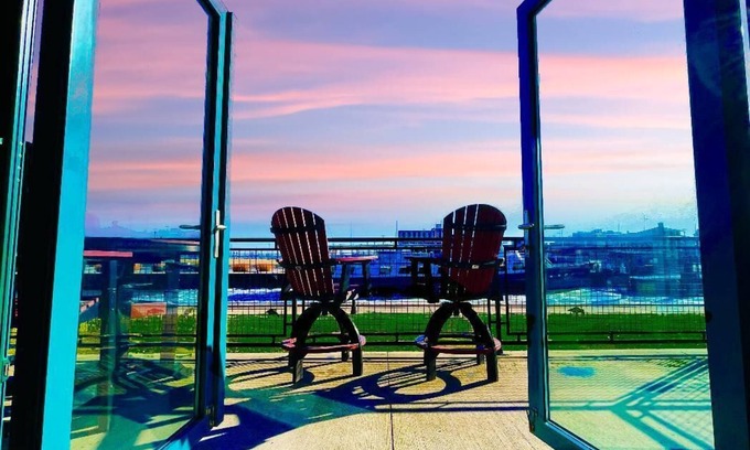 Sandusky Condominio | Stay On The Water! Spectacular View Cedar Point! Downtown Walk to Ferry Restaurants Bars