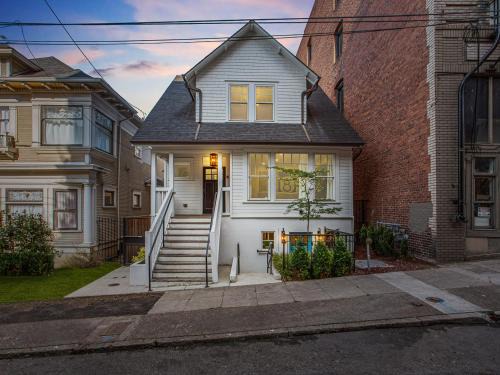 Nob Hill Casa | Stay Portland - Sophisticated 2BR - Prime NW 23rd Location