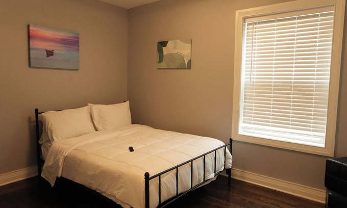 Greater Grand Crossing Casa | Stay, Relax & Explore Chicago