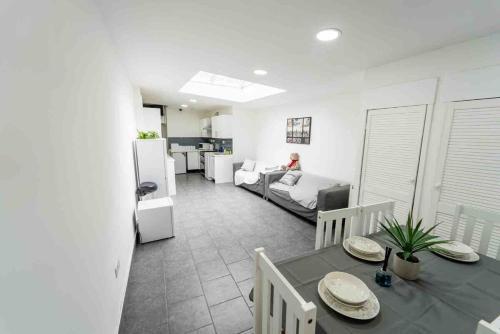 Selly Oak Apartamento | STAY SA Equipped Studios in Guest House next to UOB and QE!