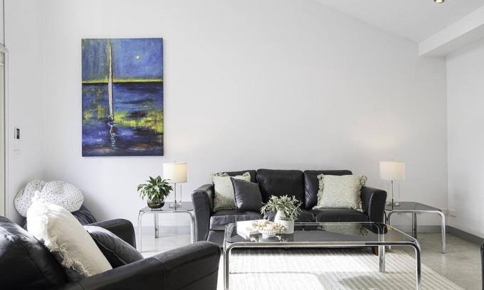 Fairfield Casa | StayCentral - Fairfield 4Br Home - Perry St, Fairfield - 4 Bedrooms, 6 Beds, 1 Bathrooms, 1 secure undercover parking spot and free street parking.