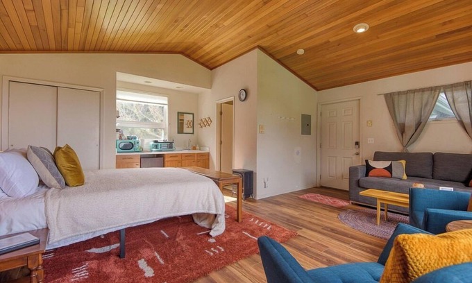 Coos Bay Apartamento | #StayinMyDistrict Cape Arago Studio Suite