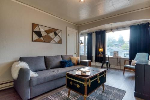 Coos Bay Apartamento | #StayinMyDistrict Historic Apartment Near Downtown