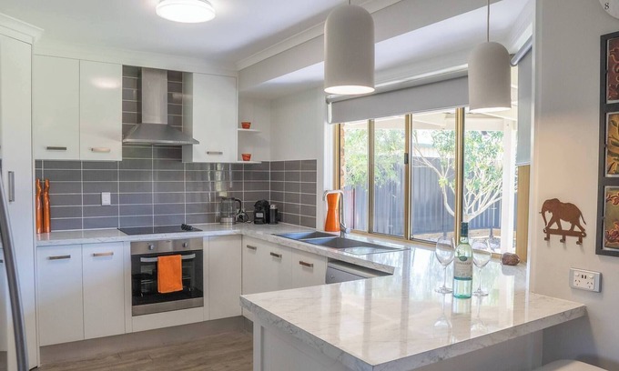 Urraween Casa | Stays With Ripley 3 Minutes Drive to Hospital and Beach Pet Friendly