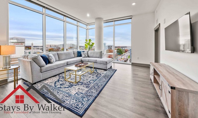 Second Ward Condominio | StaysByWalker 2BR Lux Uptown | City View! KingBeds