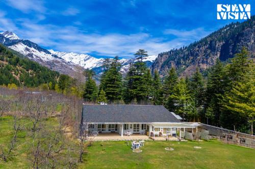 Manali Villa | StayVista at Ekaa House with BBQ, Bonfire, WiFi, Lawn & Pet Friendly