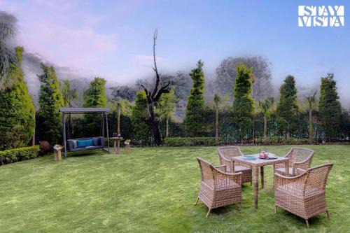 Pachmarhi Apartamento | StayVista at Pandav Greens with Lawn & Bonfire