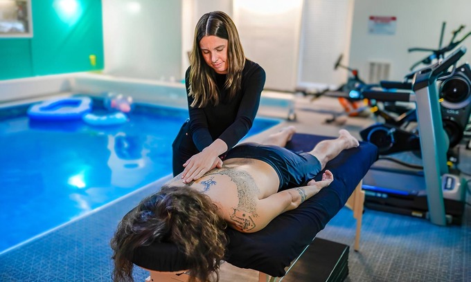 Langford Cama Y Desayuno | Steam, Swim & Unwind: Your Private Wellness Haven!