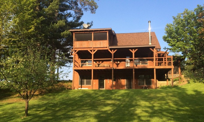 Nadeau Casa | Inicio de registro "Steelhead Lodge" en el río Big Cedar