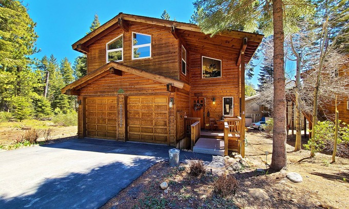 Tahoe Sierra Estates Casa | Steeple Retreat - 3 bedroom, 2.5 bath - close to Tahoe City