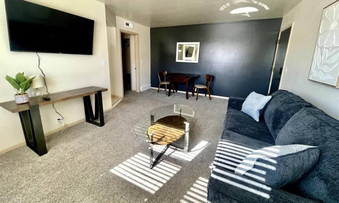 Joslyn Castle Apartamento | Steps from UNMC and Dining Delights