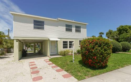 Siesta Key Village Casa | Steps to #1 Beach in America Siesta Beach!
