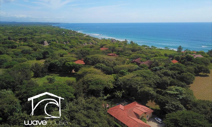 Playa Negra Villa | Villa de vacaciones de 6 Bd con piscina en una comunidad cerrada. Pasos para el legendario surf break