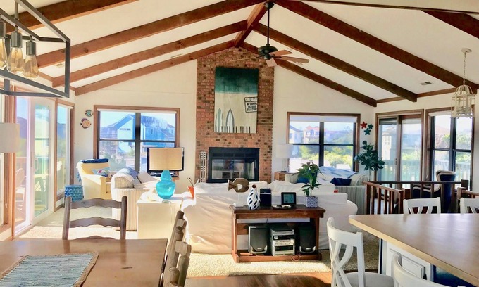 Duck Casa | 10% de descuento en septiembre / octubre; 2 min a la playa; vistas al mar; plano de planta divertido, luminoso y abierto;