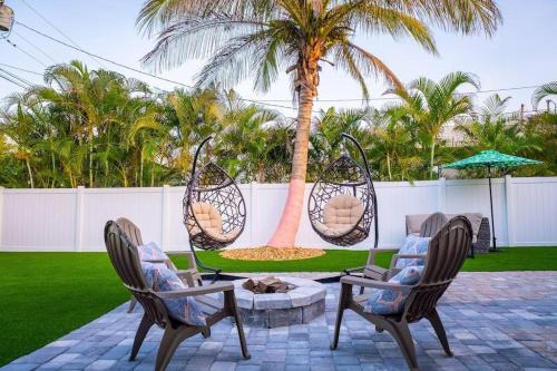 Cleggmoor Casa | Steps to Beach! Putting Green, Game Room!