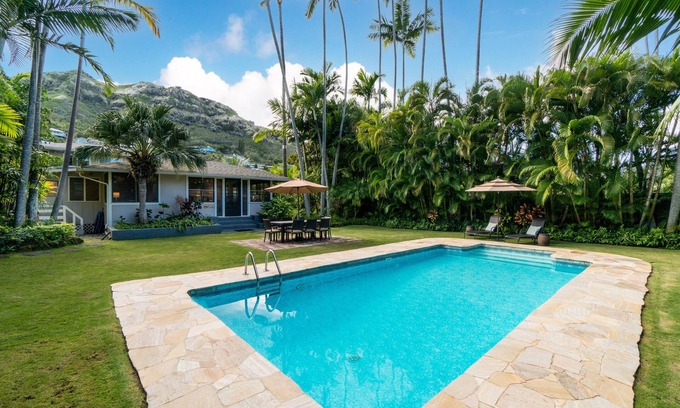 Lanikai Casa | Mokulua Aina ~ 3 bd ~ Retiro hawaiano de Lanikai con piscina ~ Pasos a la playa de arena blanca